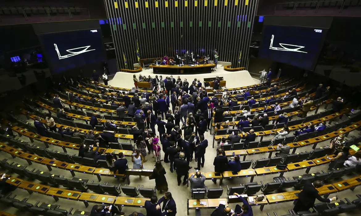 Câmara aprova texto-base do PLP 108, que regulamenta a reforma tributária