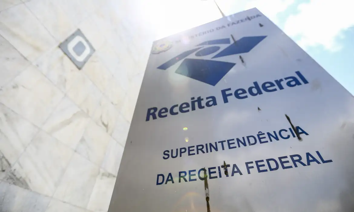 Receita estima para 2026 menor risco fiscal com ações tributárias em oito anos