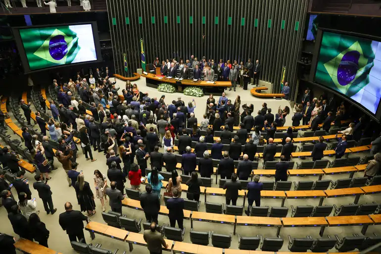 Falta de estratégia do governo pode impactar definição do IS, indica jornal