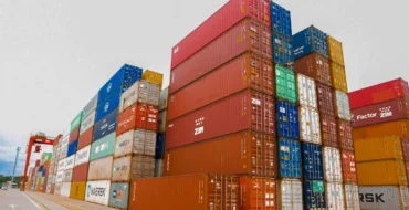 Carf livra empresa de sobretaxa em importação
